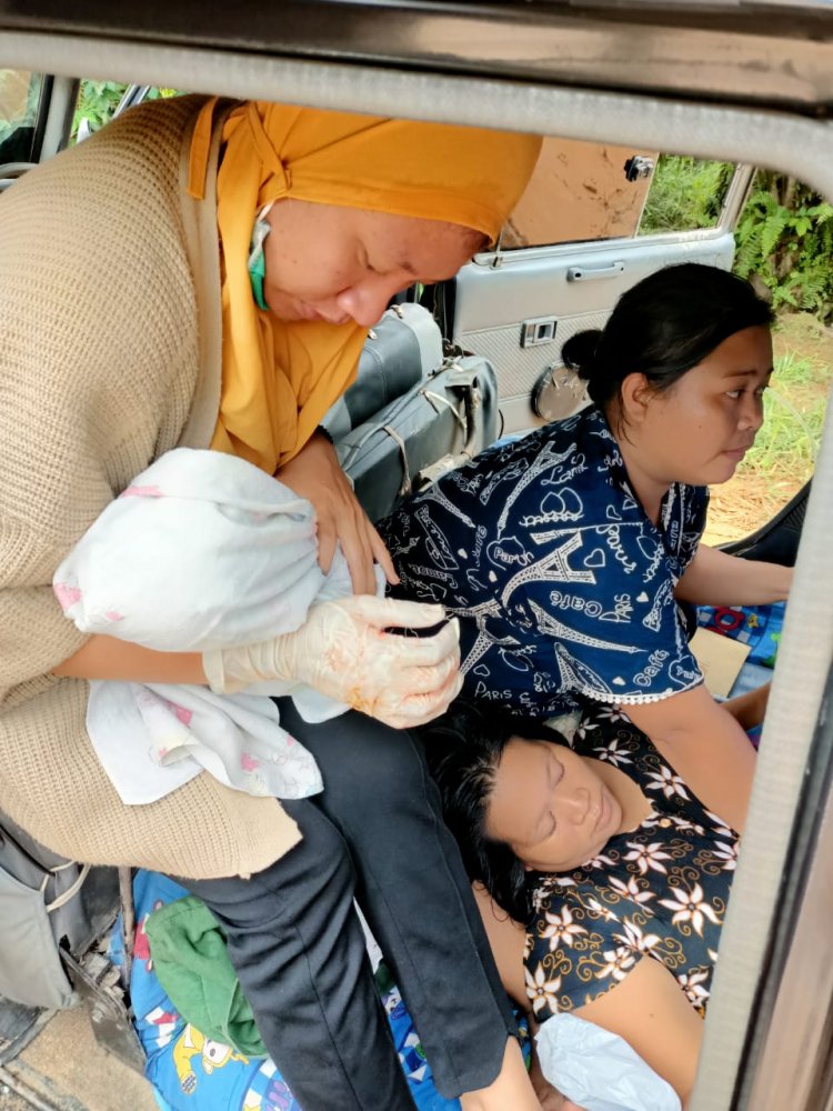 Kisah Pilu Ibu yang Melahirkan di Atas Lumpur