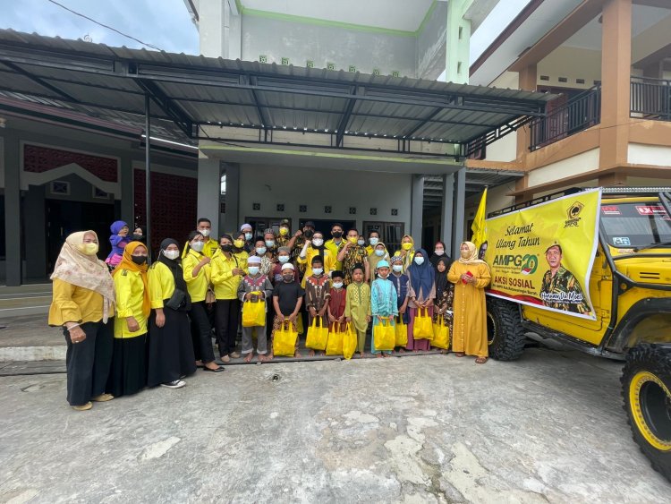 Rayakan HUT Ke 20 Angkatan Muda Partai Golkar Kobar Berikan Santunan Ke Panti Asuhan