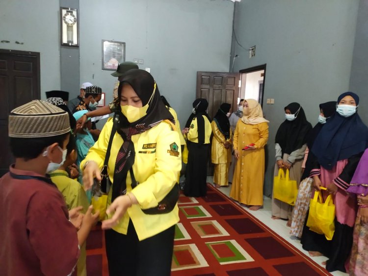 Rayakan HUT Ke 20 Angkatan Muda Partai Golkar Kobar Berikan Santunan Ke Panti Asuhan