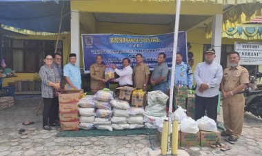 PEDULI KORBAN BANJIR LEMBAGA KERUKUNAN MASYARAKAT BATAK BERIKAN BANTUAN